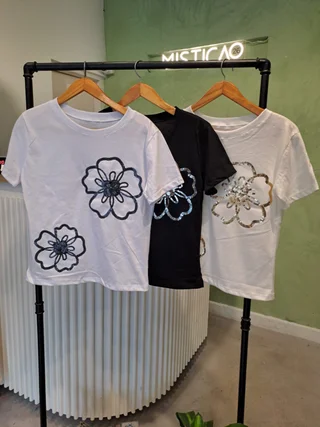 Remera FLOR - Vista 1