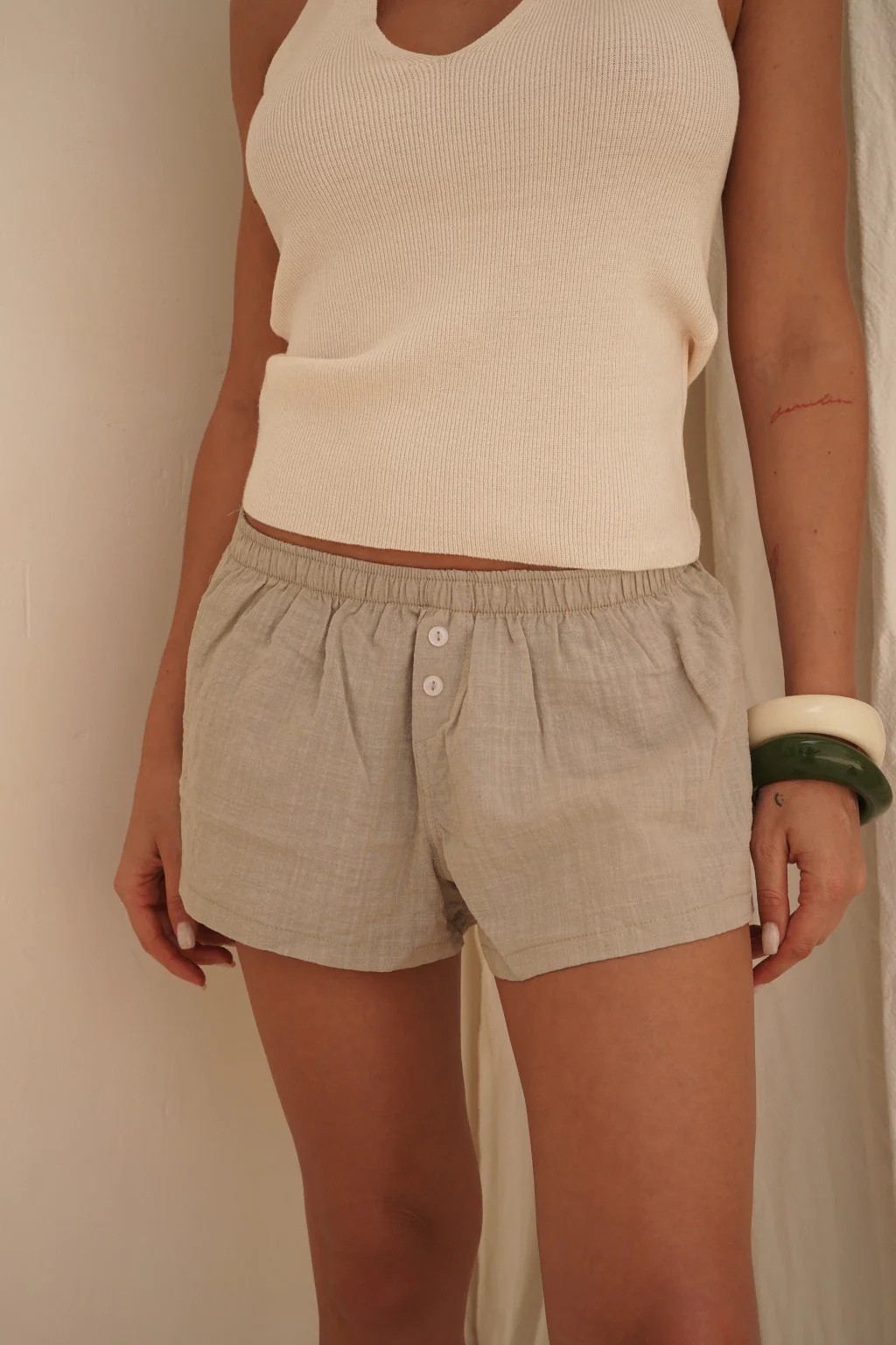 SHORT NICKI