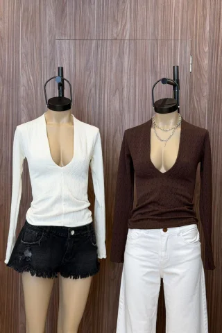 REMERA LEVI - Vista 4