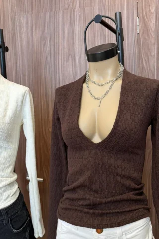 REMERA LEVI - Vista 5