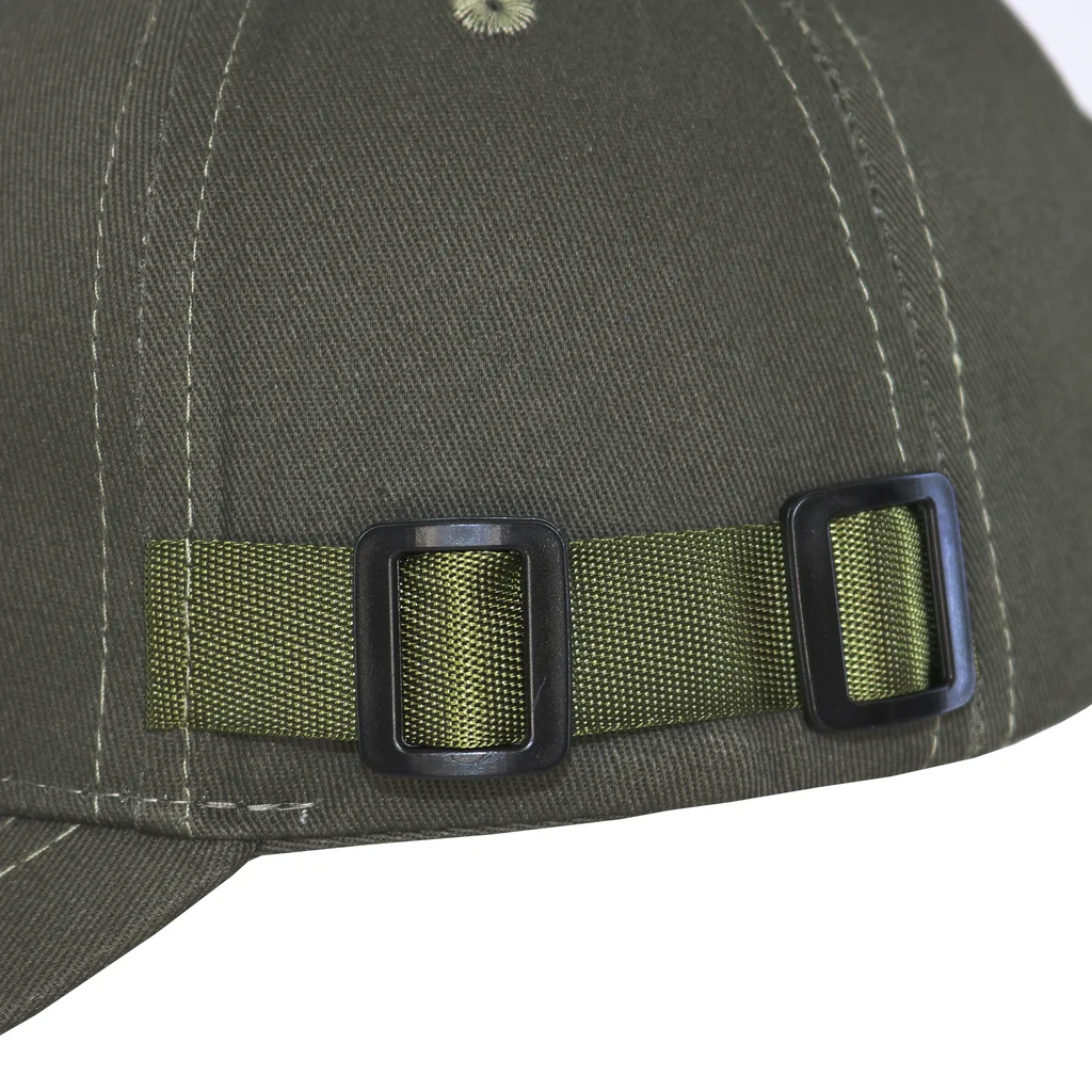 #108530MG - Gorra visera curva verde con hebilla pasador plástico.