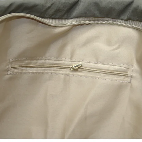 #271052MG - Tote bag puffer con boton verde