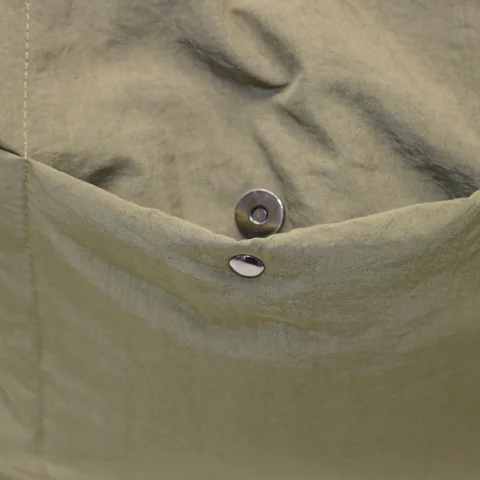 #271052MG - Tote bag puffer con boton verde