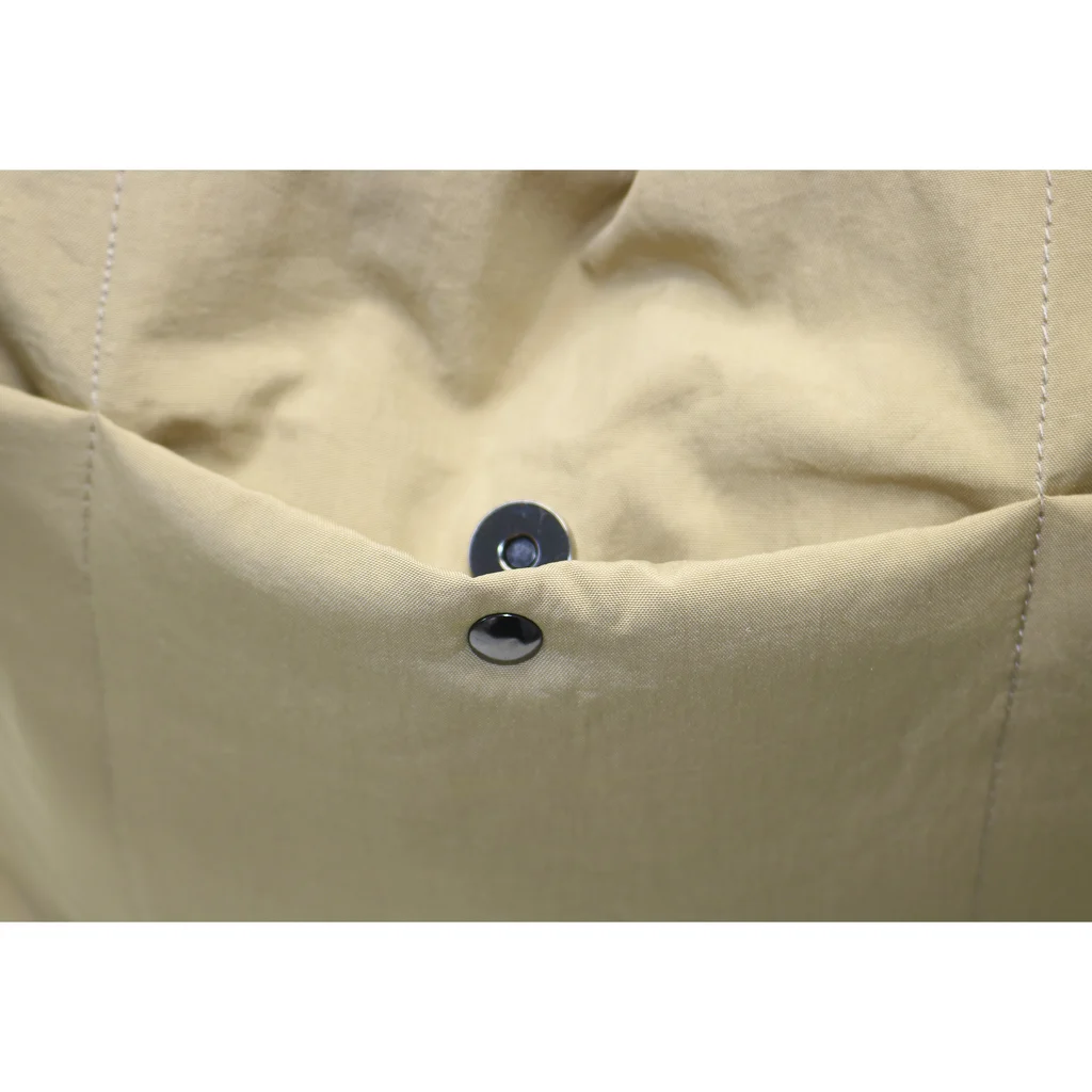 #271052KK - Tote bag puffer con boton caqui