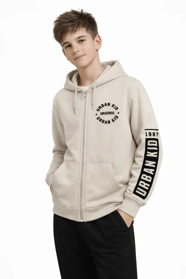 Campera de friza teen con estampa en frente y manga