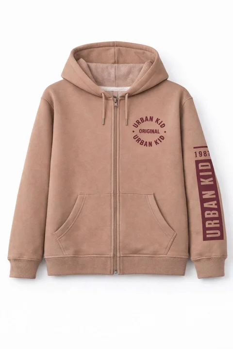 Campera friza lisa de varón con estampa en frente y manga