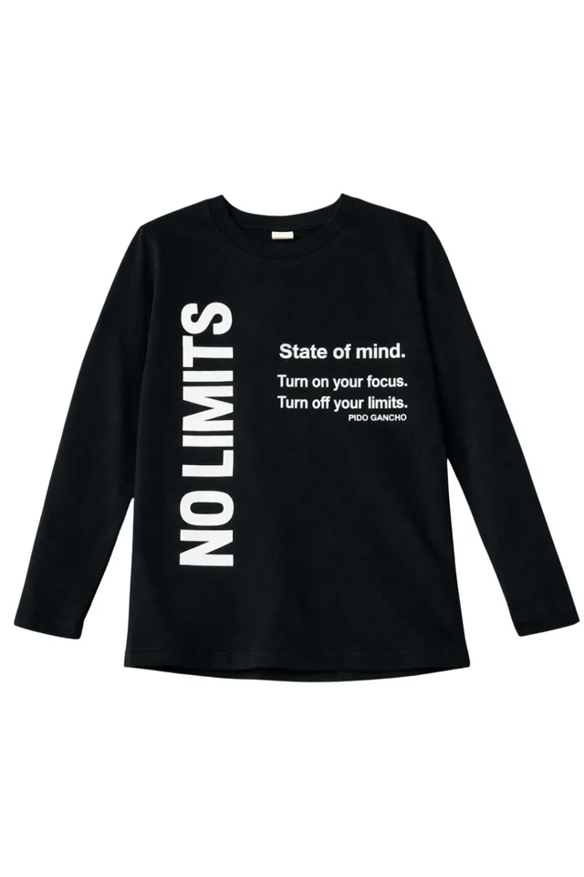 Remera manga larga de varón con estampa vertical en frente ¨no limits¨