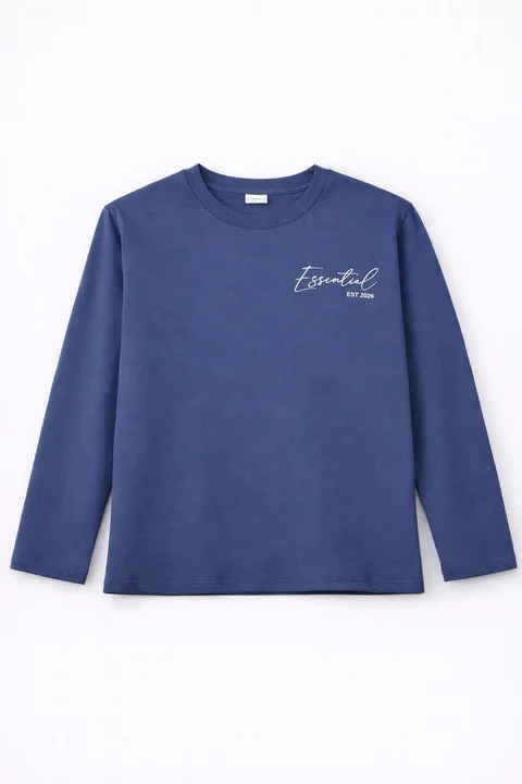 Remera con triple estampa en frente, espalda y mangas que forman ¨private¨