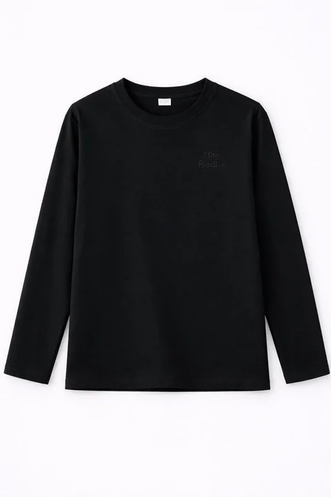 Remera de niño manga larga lisa con bordado “Stay Positive” al tono