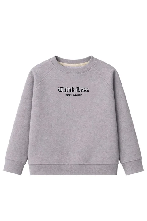 Buzo de niño de Friza Clásico Bordado “Think Less”