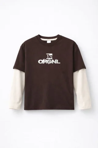 Remera semi oversize con sobremanga caida combinada con estampa degrade - Vista 3