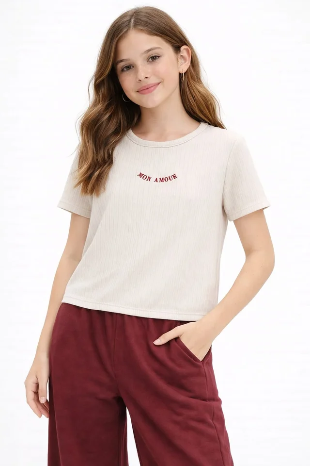 Remera manga corta teen de morley ancho con bordado " mon amour" 