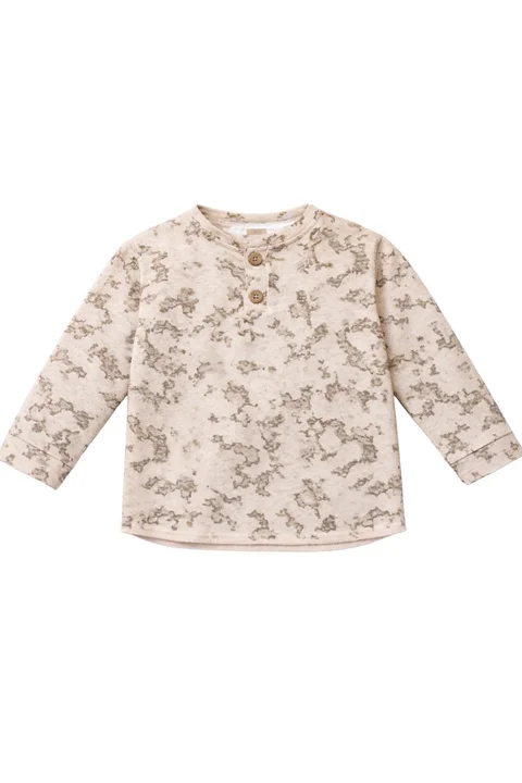 Buzo infantil de friza estampado camuflado con botones de coco
