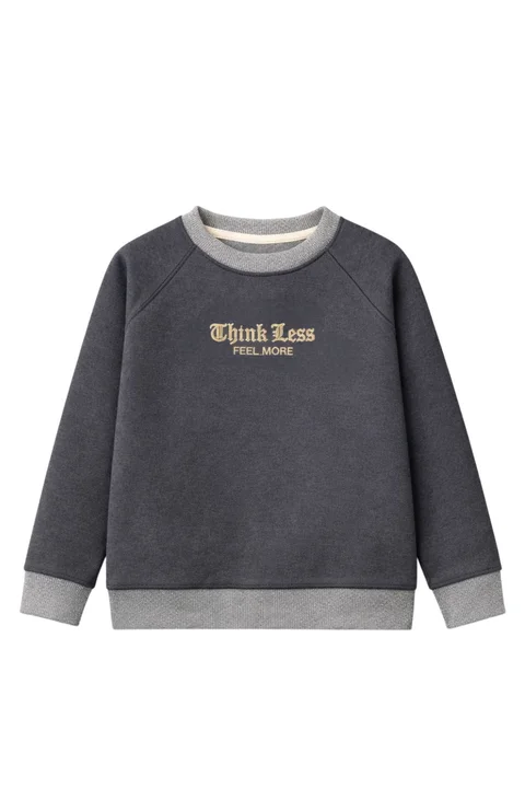 Buzo de niño de Friza Clásico Bordado “Think Less”