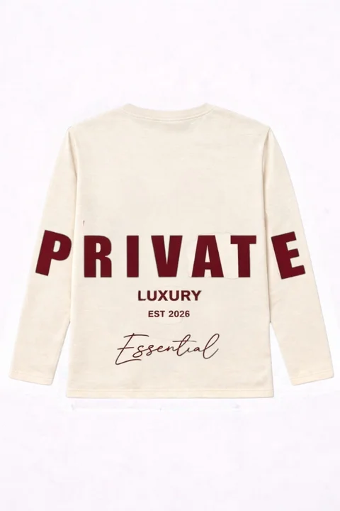 Remera con triple estampa en frente, espalda y mangas que forman ¨private¨