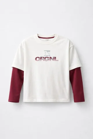 Remera semi oversize con sobremanga caida combinada con estampa degrade - Vista 2