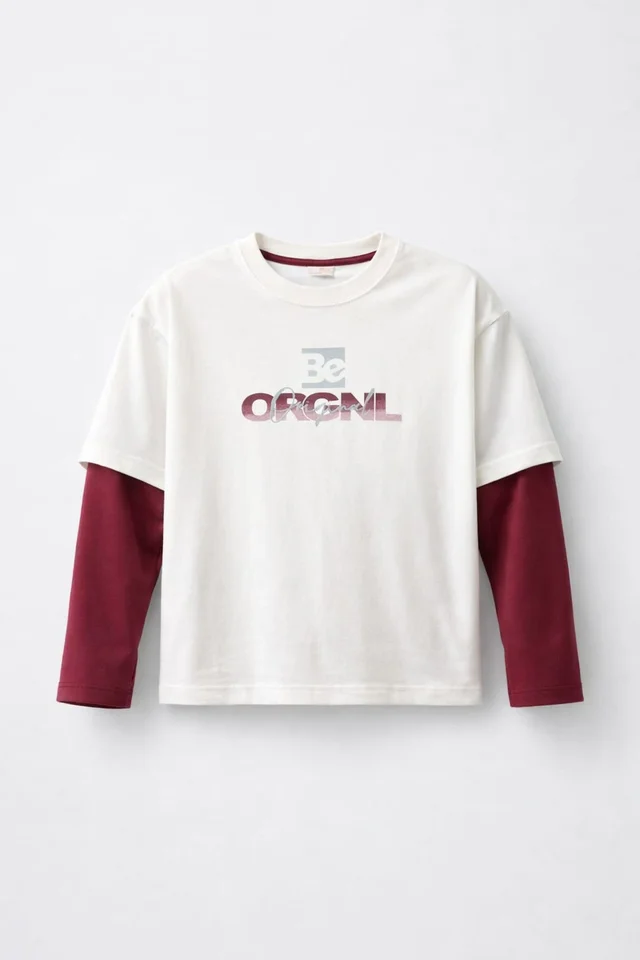 Remera semi oversize con sobremanga caida combinada con estampa degrade