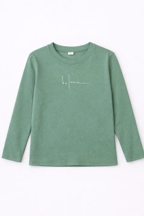 Remera manga larga de niño con estampa delicada en frente ¨balance¨