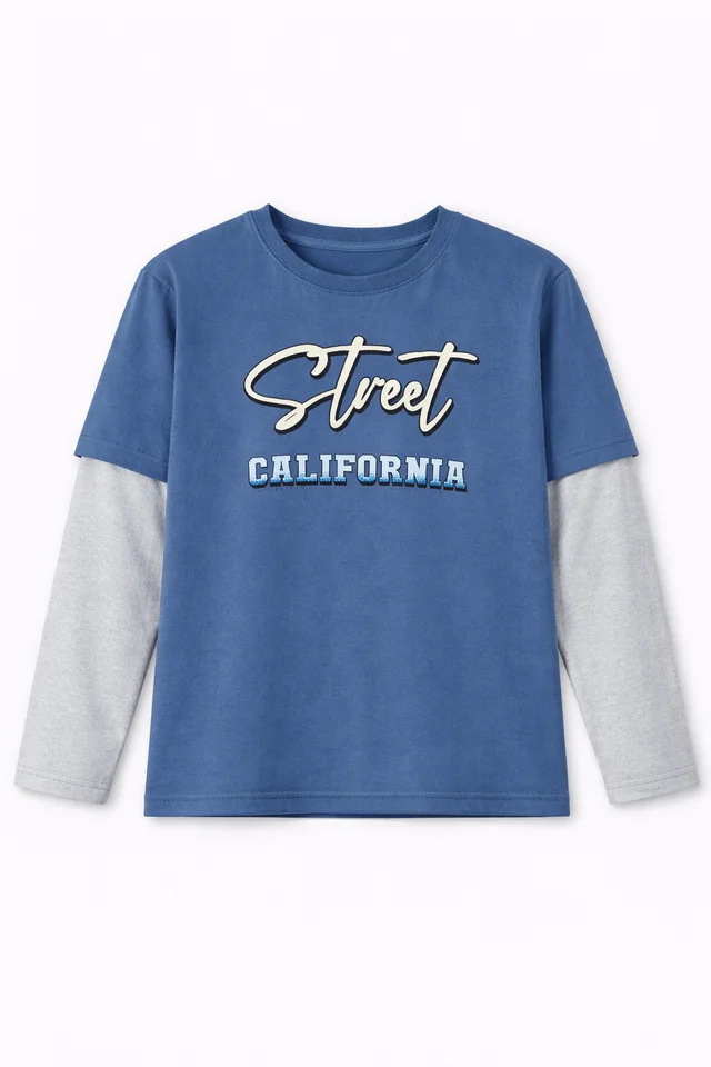 Remera manga larga de niño con sobremanga combinada con estampa ¨street¨ en relieve al tono