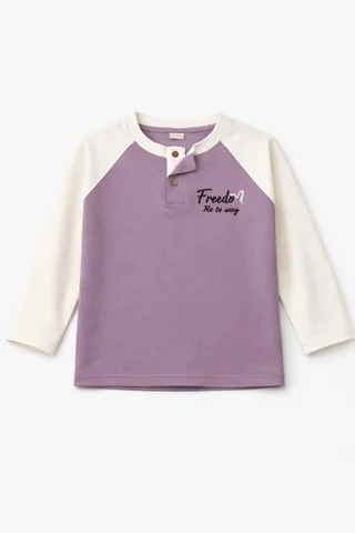 Remera de varon manga rangla combinada, con botones y bordado al tono  - Vista 3