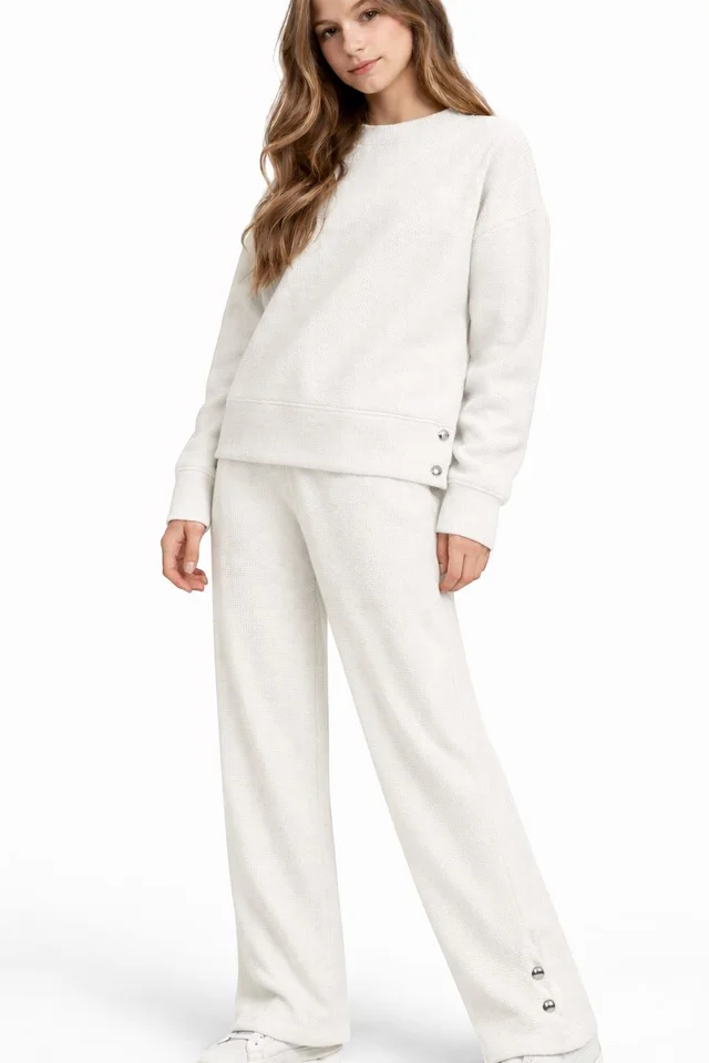 Conjunto de lanilla teen de buzo y pantalón con botones en combinación