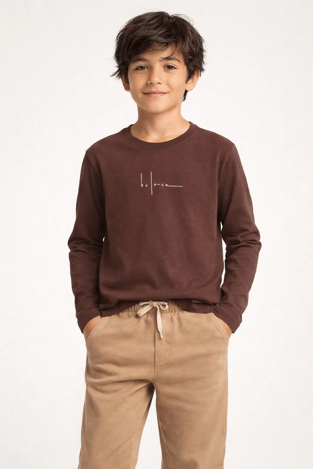 Remera manga larga de niño con estampa delicada en frente ¨balance¨