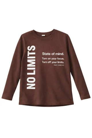 Remera manga larga de varón con estampa vertical en frente ¨no limits¨ - Vista 4