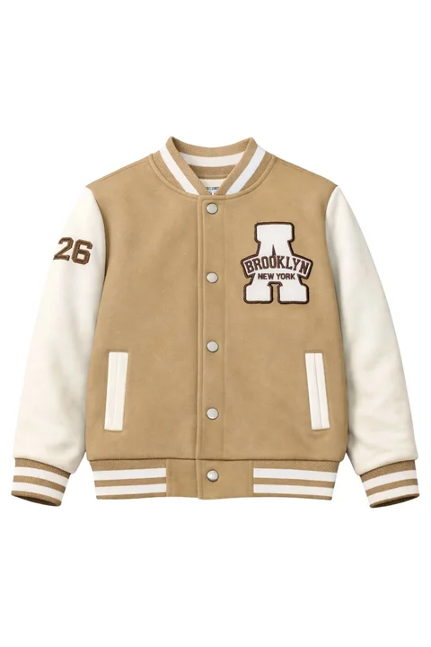 Campera universitaria de niño con aplique y doble bordado con cuello, puños y cintura tejida