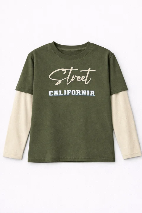 Remera teen con sobremanga combinada con estampa ¨street¨ en relieve al tono