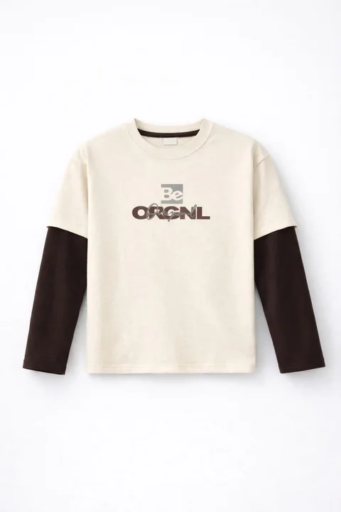 Remera semi oversize con sobremanga caida combinada con estampa degrade