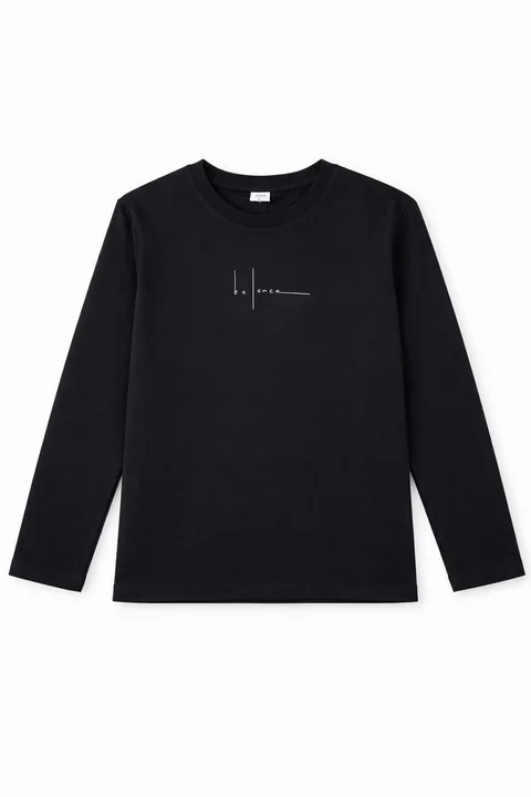 Remera manga larga de niño con estampa delicada en frente ¨balance¨