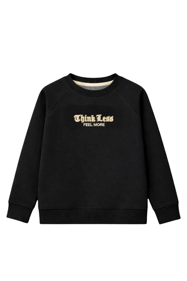 Buzo de teen varon de friza clásico con bordado “Think Less”