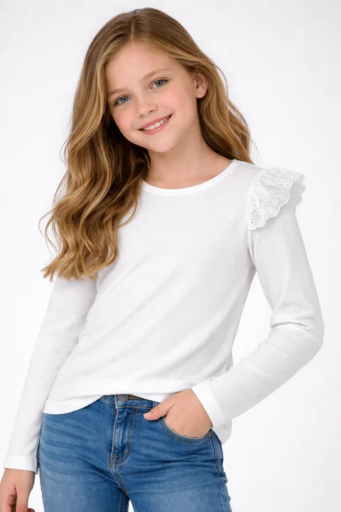 Remera manga larga de nena lisa con brodery calado ancho al tono en el hombro