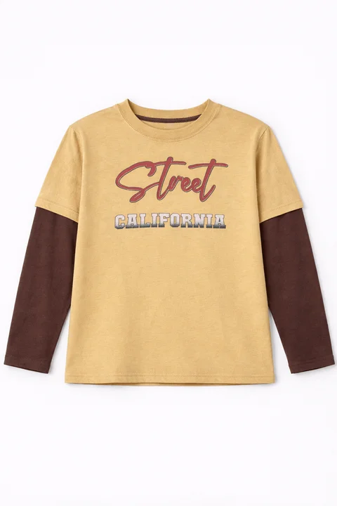 Remera manga larga de niño con sobremanga combinada con estampa ¨street¨ en relieve al tono