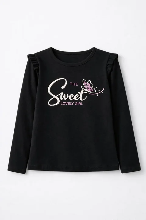 Remera de nena manga larga con volados en hombros y estampa “sweet” en relieve