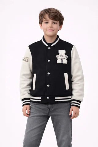 Campera universitaria de niño con aplique y doble bordado con cuello, puños y cintura tejida - Vista 1