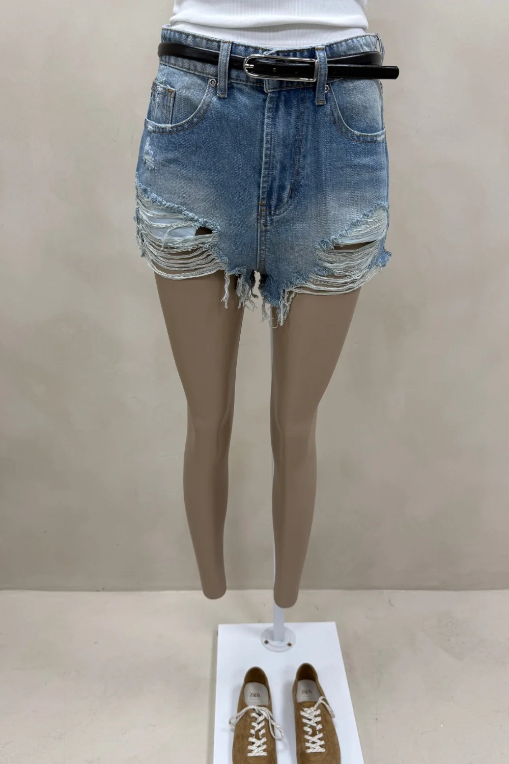 SHORT DENIM MATIZADO ROTURAS - 1