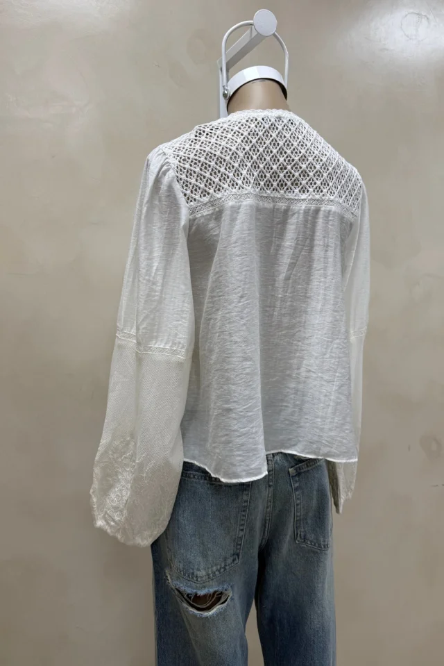 BLUSA BORDADO MANGAS