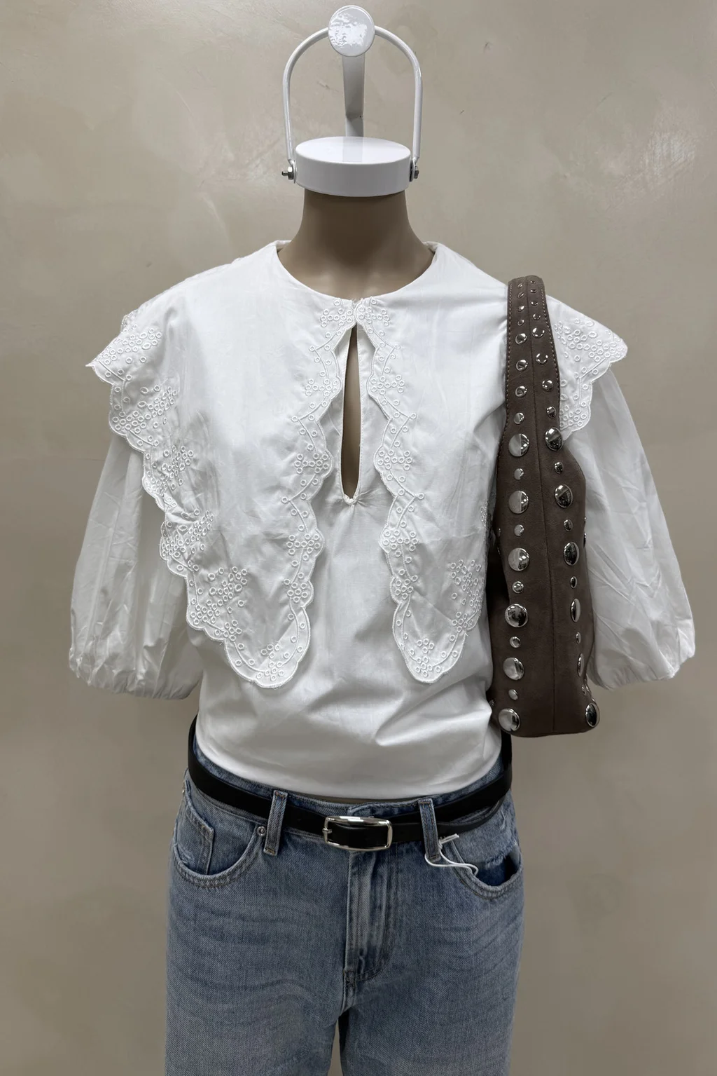 Blusa Babero Pico Bordado - 2