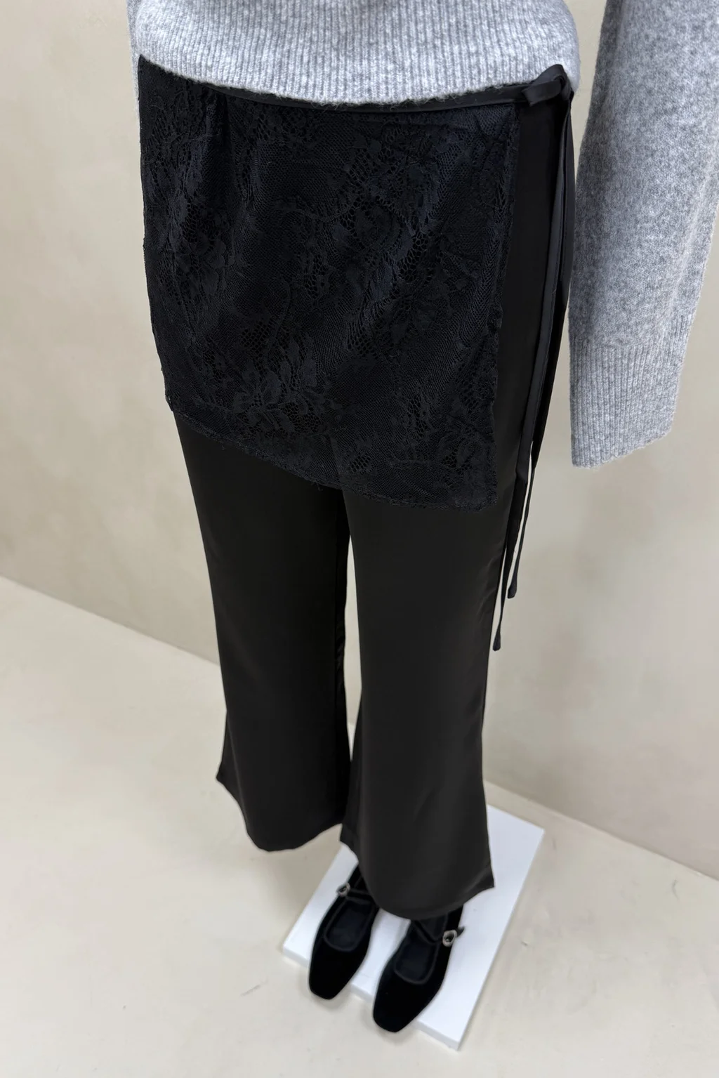 Pantaon Saten Sobrefalda Encaje - 1