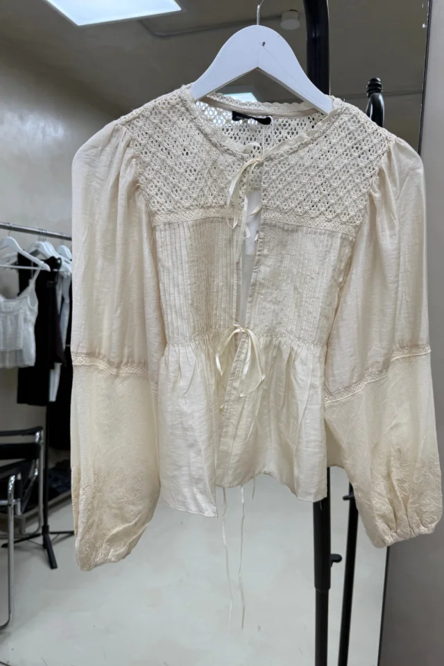 BLUSA BORDADO MANGAS