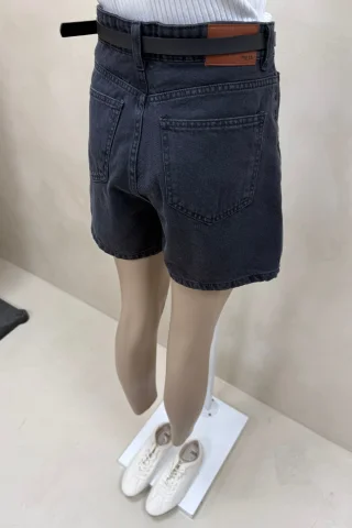 Short Mom Black - Vista 4