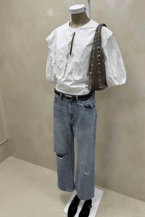 Blusa Babero Pico Bordado