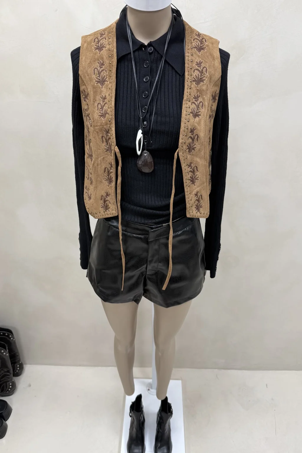 Chaleco Suede Bordado - 2