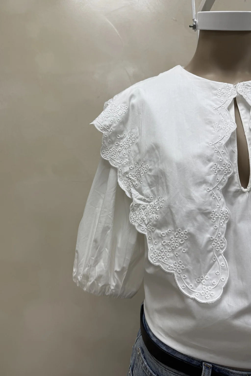 Blusa Babero Pico Bordado - 3