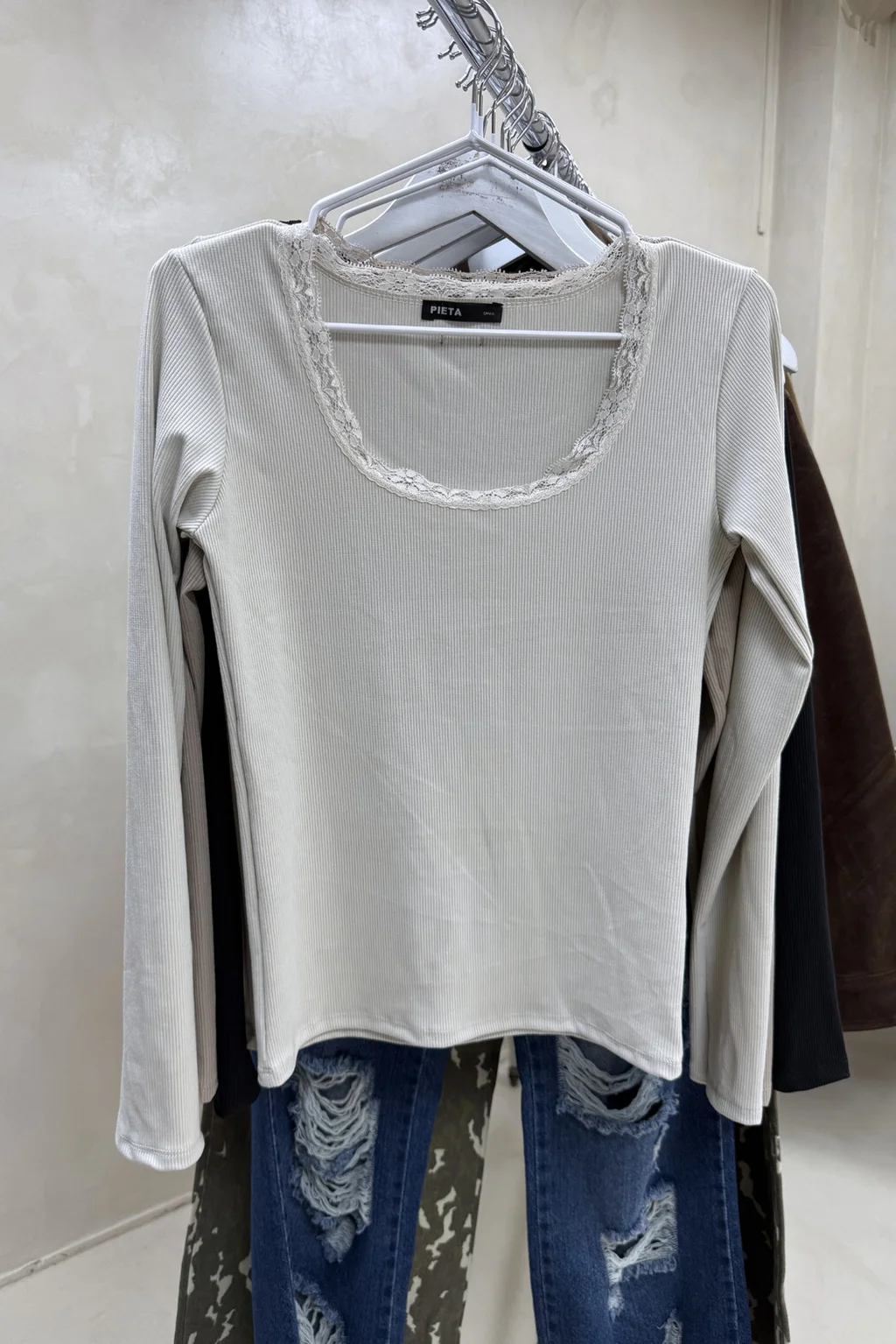 Camiseta Escote Redondo con Puntilla - 5