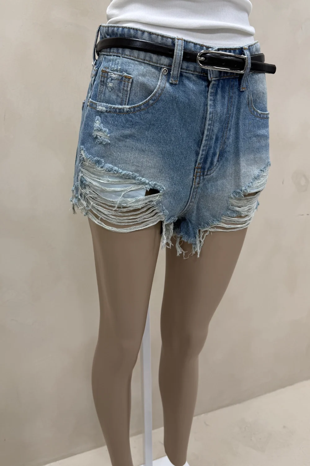 SHORT DENIM MATIZADO ROTURAS - 3