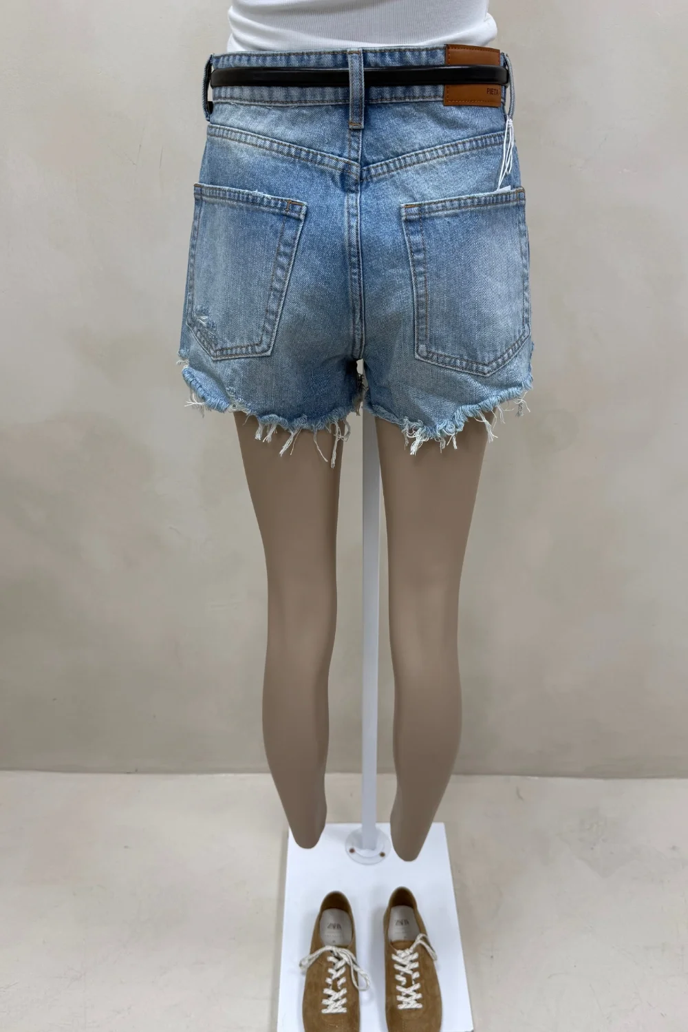 SHORT DENIM MATIZADO ROTURAS - 4
