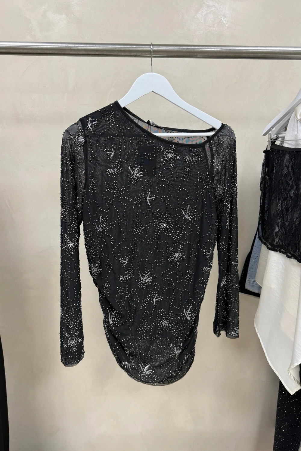 TOP ASIMETRICO MICROTUL LENTEJUELAS