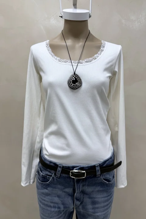 Camiseta Escote Redondo con Puntilla